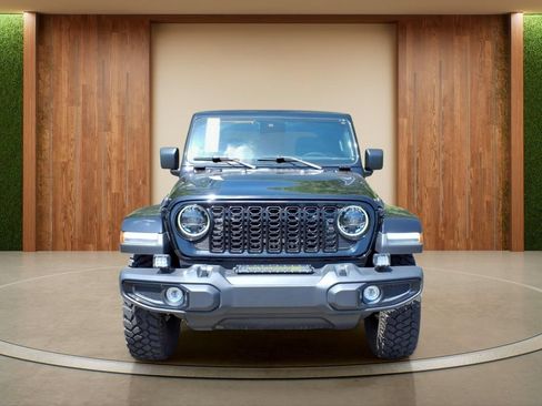 Used 2024 Jeep Gladiator Sport AWD/4WD image 2