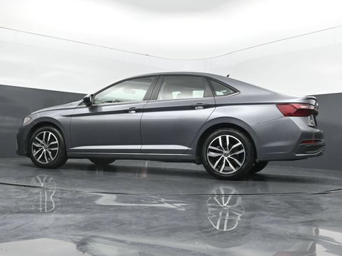 Used 2026 Volkswagen Jetta SE FWD image 36