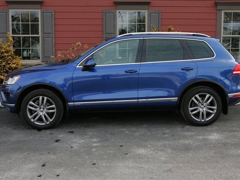 Used 2016 Volkswagen Touareg TDI image 4