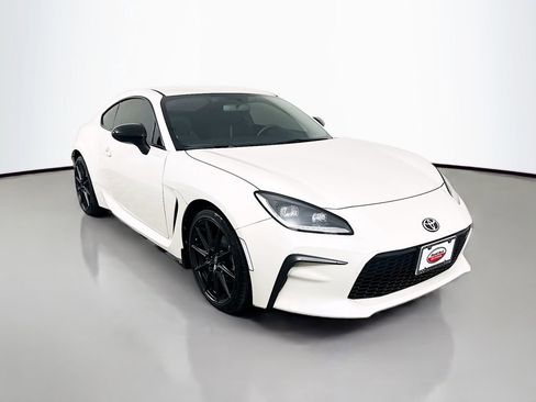 Used 2025 Toyota GR86 Premium RWD image 3