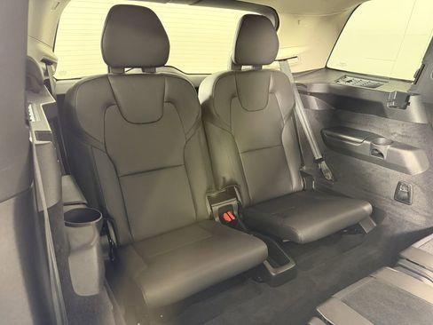 Used 2021 Volvo XC90 T6 Momentum w/ Climate Package AWD/4WD image 18