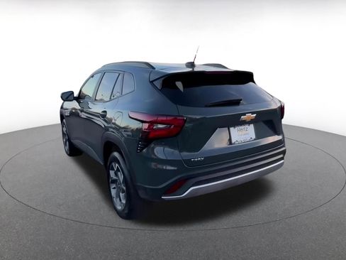 Used 2025 Chevrolet Trax LT image 11