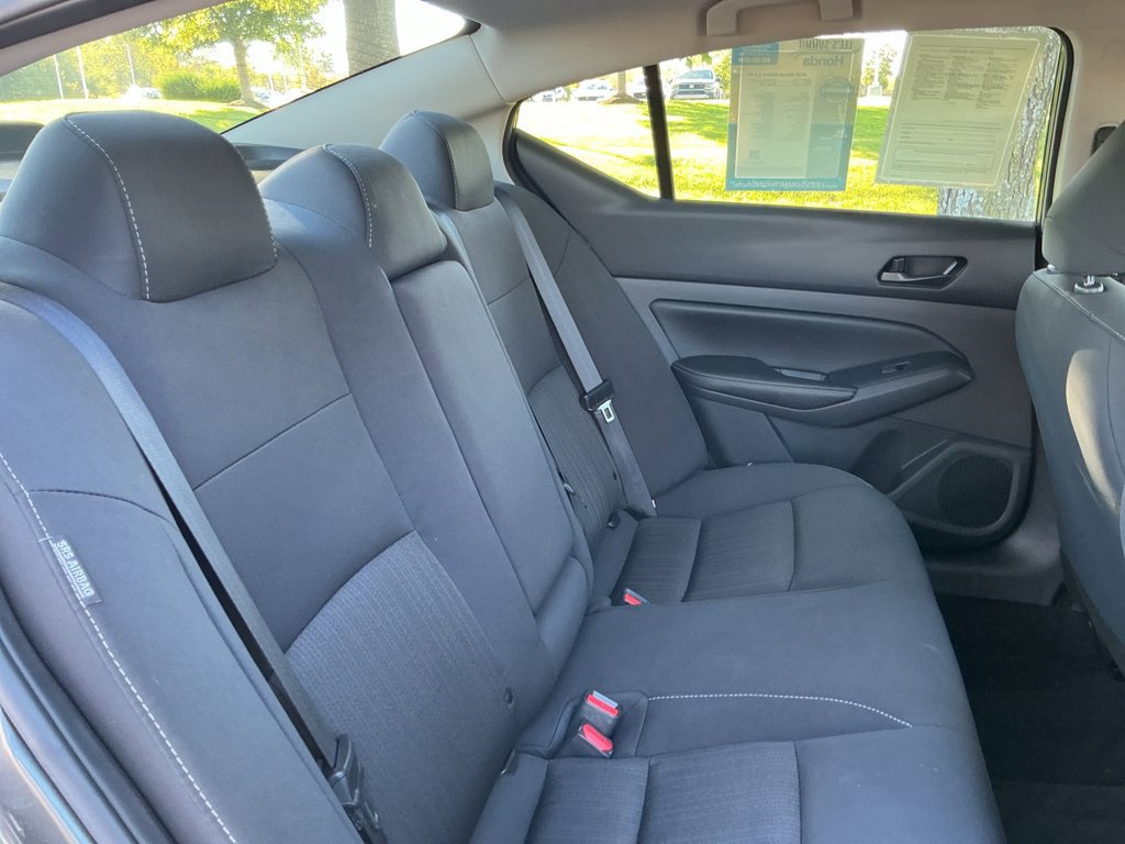 Used 2025 Nissan Altima 2.5 SV FWD image 31