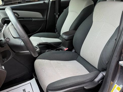 Used 2011 Chevrolet Cruze LS w/ Connectivity Package FWD image 9