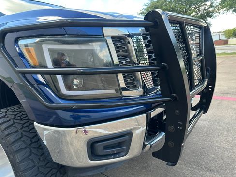 Used 2017 Nissan Titan SV AWD/4WD image 6