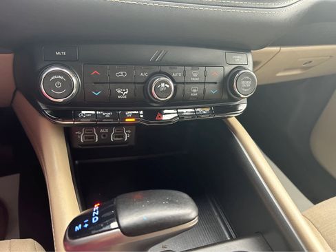 Used 2021 Dodge Durango SXT AWD/4WD image 24