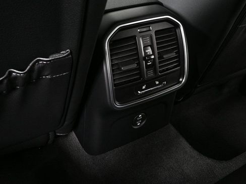 Certified 2026 Porsche Macan image 21