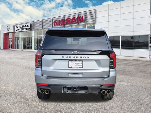 Used 2025 Chevrolet Suburban Z71 image 5