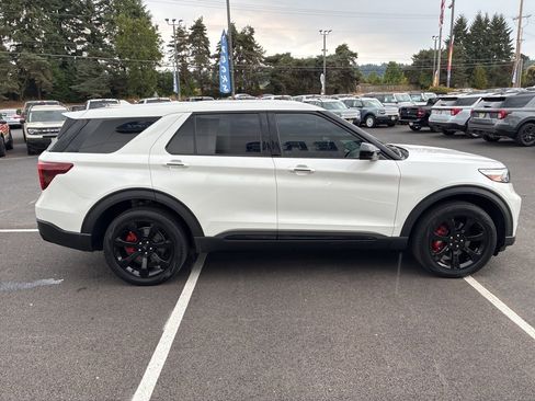 Used 2022 Ford Explorer ST w/ ST Street Pack image 8