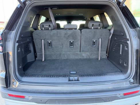 Used 2025 GMC Acadia Elevation image 10