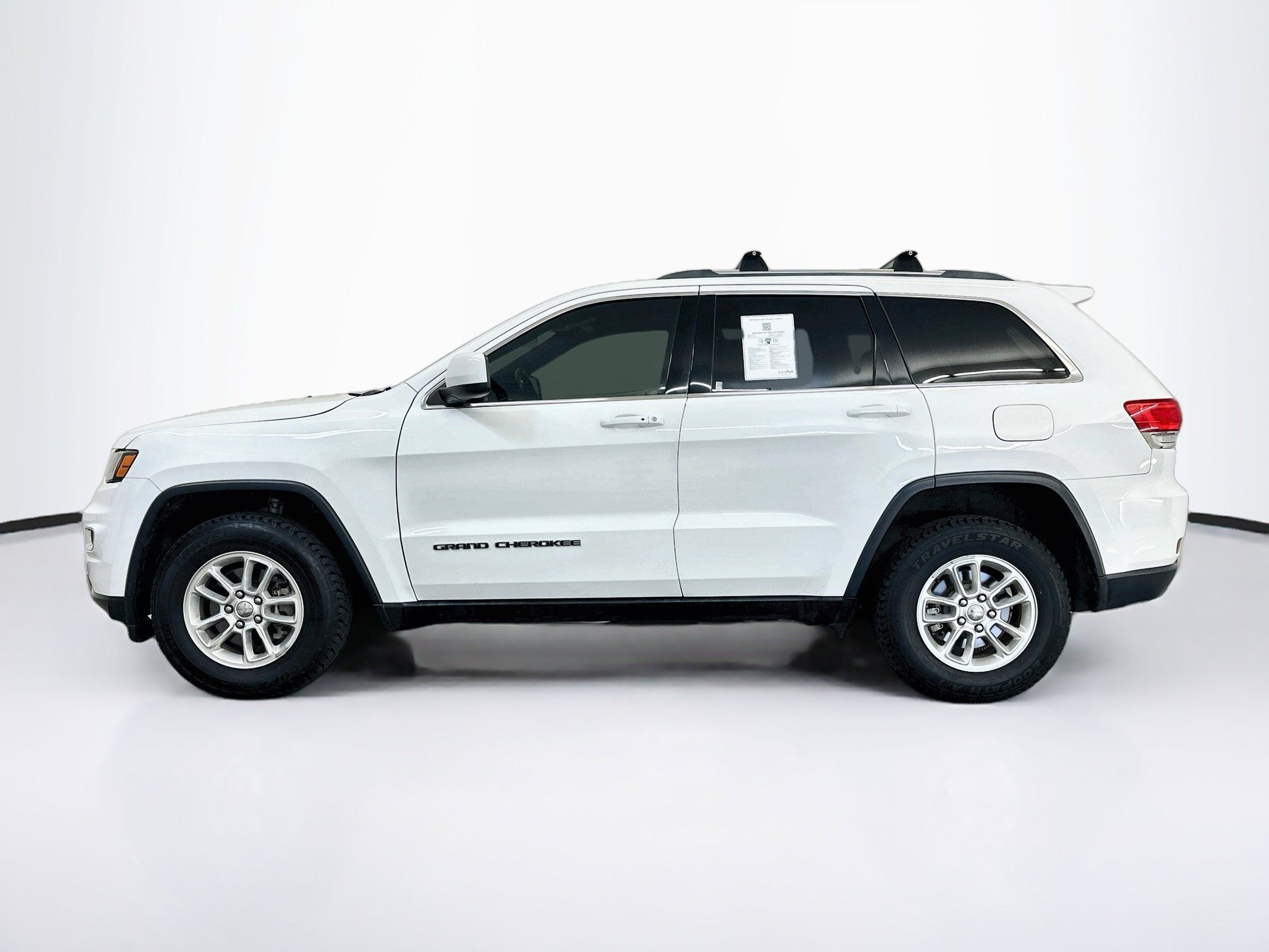 Used 2018 Jeep Grand Cherokee Laredo AWD/4WD image 4