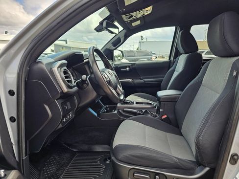 Used 2021 Toyota Tacoma TRD Off-Road AWD/4WD image 19