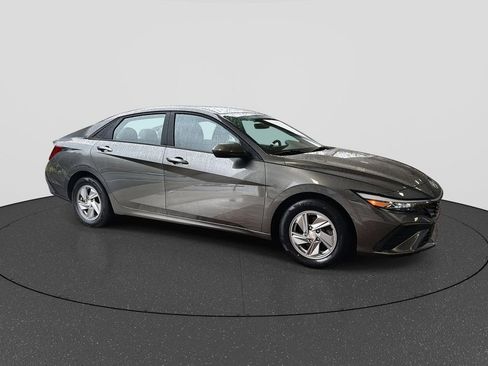 Certified 2024 Hyundai Elantra SE FWD image 1