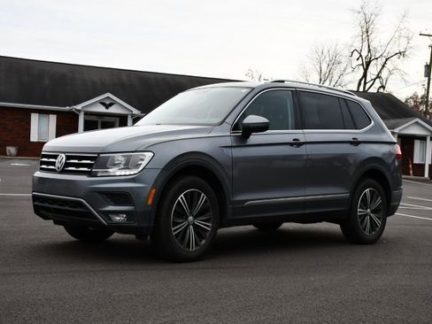 Used 2018 Volkswagen Tiguan SEL image 3