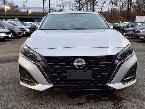 Used 2023 Nissan Altima 2.5 SR FWD image 2