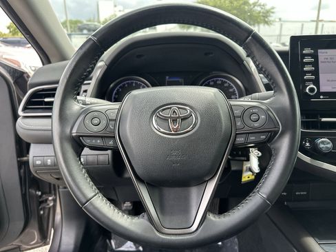 Used 2022 Toyota Camry SE FWD image 11