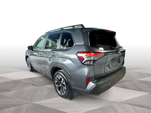 Used 2025 Subaru Forester Premium AWD/4WD image 6