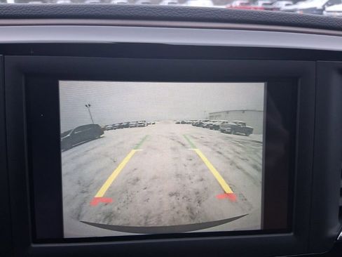 Used 2021 Chrysler Voyager LX image 27