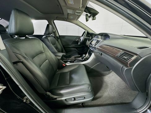 Used 2016 Honda Accord Touring image 30