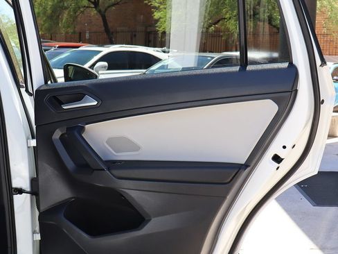 Used 2019 Volkswagen Tiguan SE w/ Panoramic Sunroof Package AWD/4WD image 26