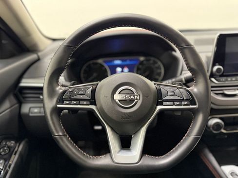 Used 2025 Nissan Altima 2.5 SR image 12