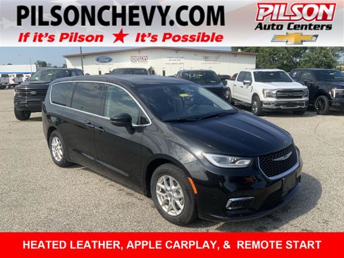 Used 2023 Chrysler Pacifica Touring-L FWD image 1