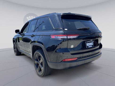 Used 2023 Jeep Grand Cherokee Altitude AWD/4WD image 14