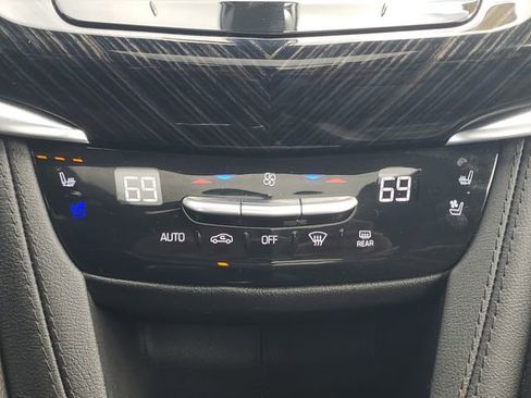 Used 2025 Cadillac XT6 Premium Luxury image 33