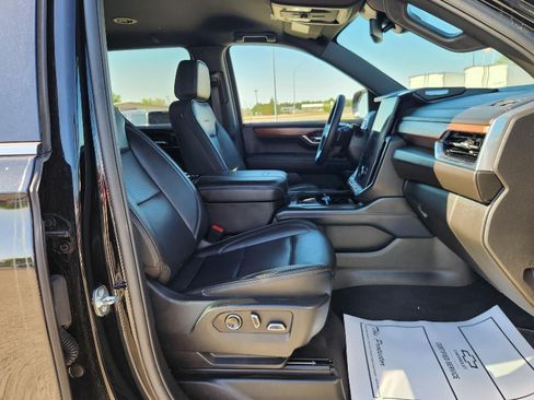 Used 2025 GMC Yukon XL Denali AWD/4WD image 29