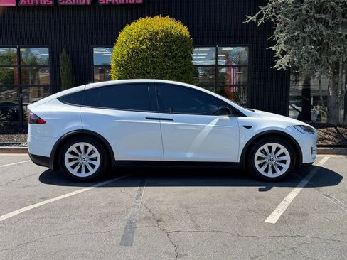 Used 2018 Tesla Model X 100D image 21