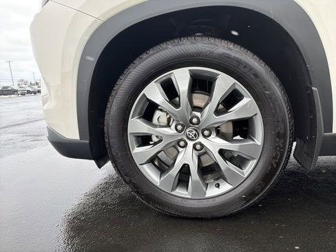 Used 2024 Toyota Grand Highlander Limited image 13