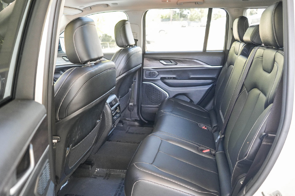 Used 2023 Jeep Grand Cherokee 4WD 4xe image 18