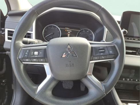 Used 2024 Mitsubishi Outlander ES image 19