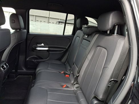 Used 2023 Mercedes-Benz GLB 250 4MATIC image 19