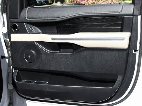 Used 2019 Ford Expedition Platinum image 41