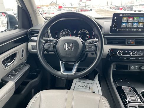 Used 2025 Honda Pilot Touring image 14