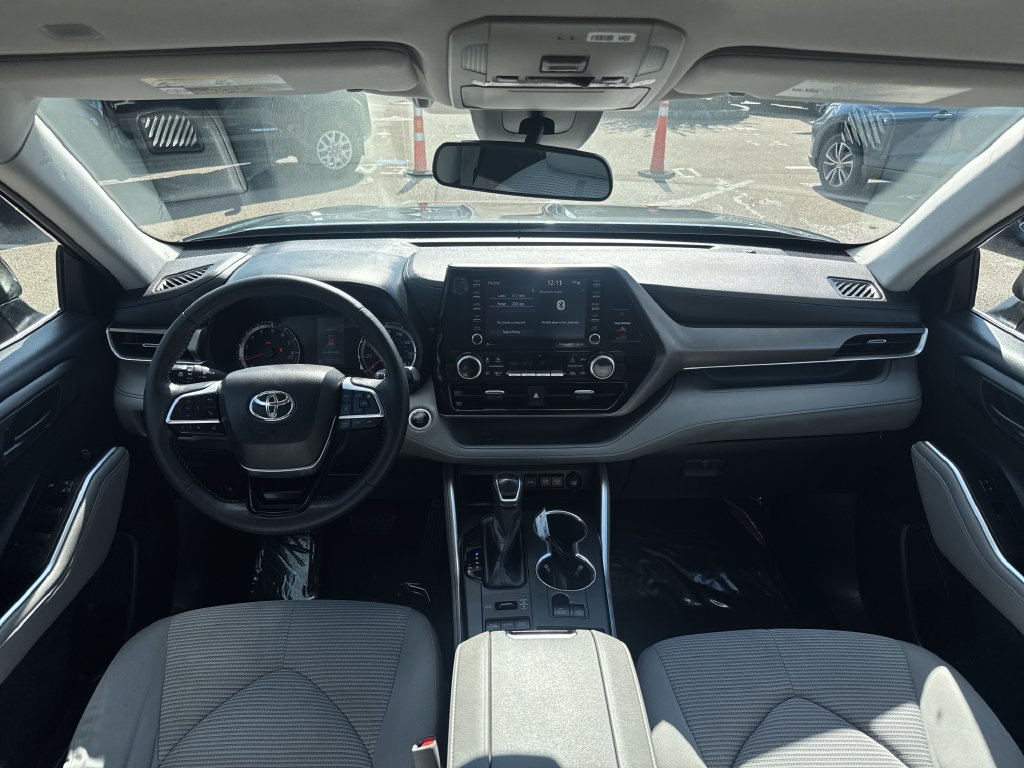 Used 2020 Toyota Highlander LE AWD/4WD image 12