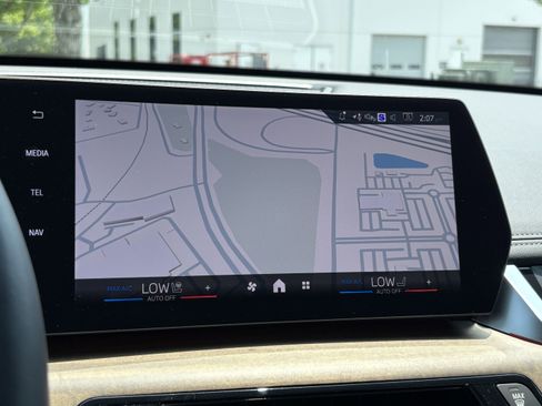 Used 2025 BMW X1 xDrive28i w/ Premium Package image 28