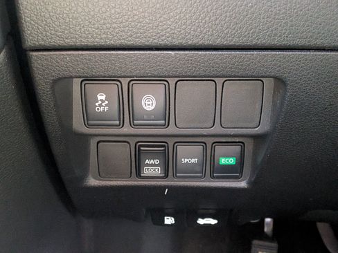 Used 2020 Nissan Rogue Sport S image 18