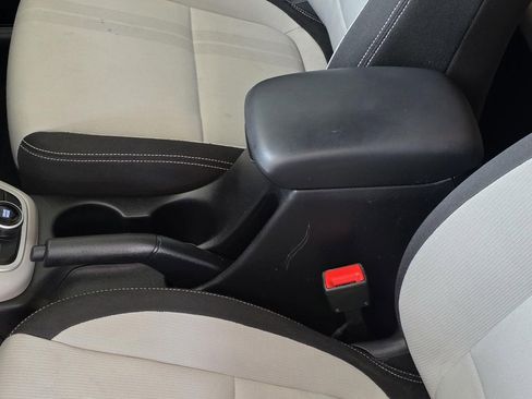 Used 2020 Hyundai Venue SEL FWD image 8