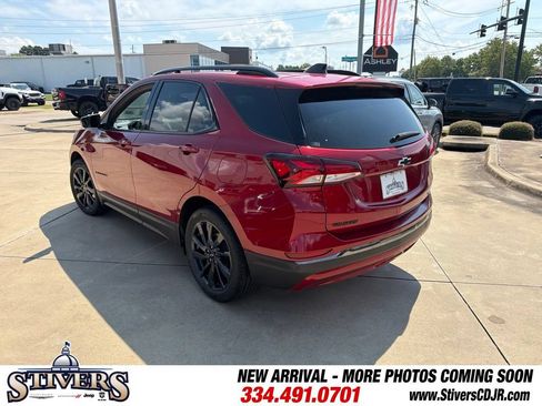 Used 2023 Chevrolet Equinox RS w/ LPO, Floor Liner Package FWD image 9