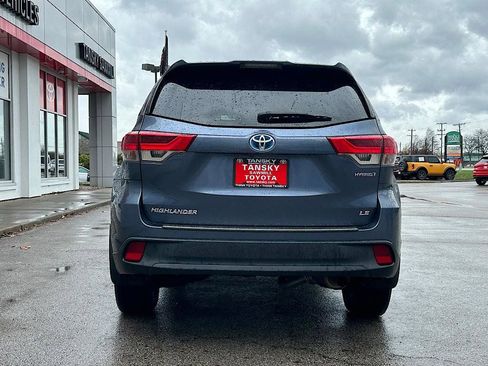 Certified 2018 Toyota Highlander LE image 4