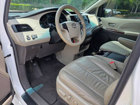 Used 2011 Toyota Sienna XLE FWD image 11
