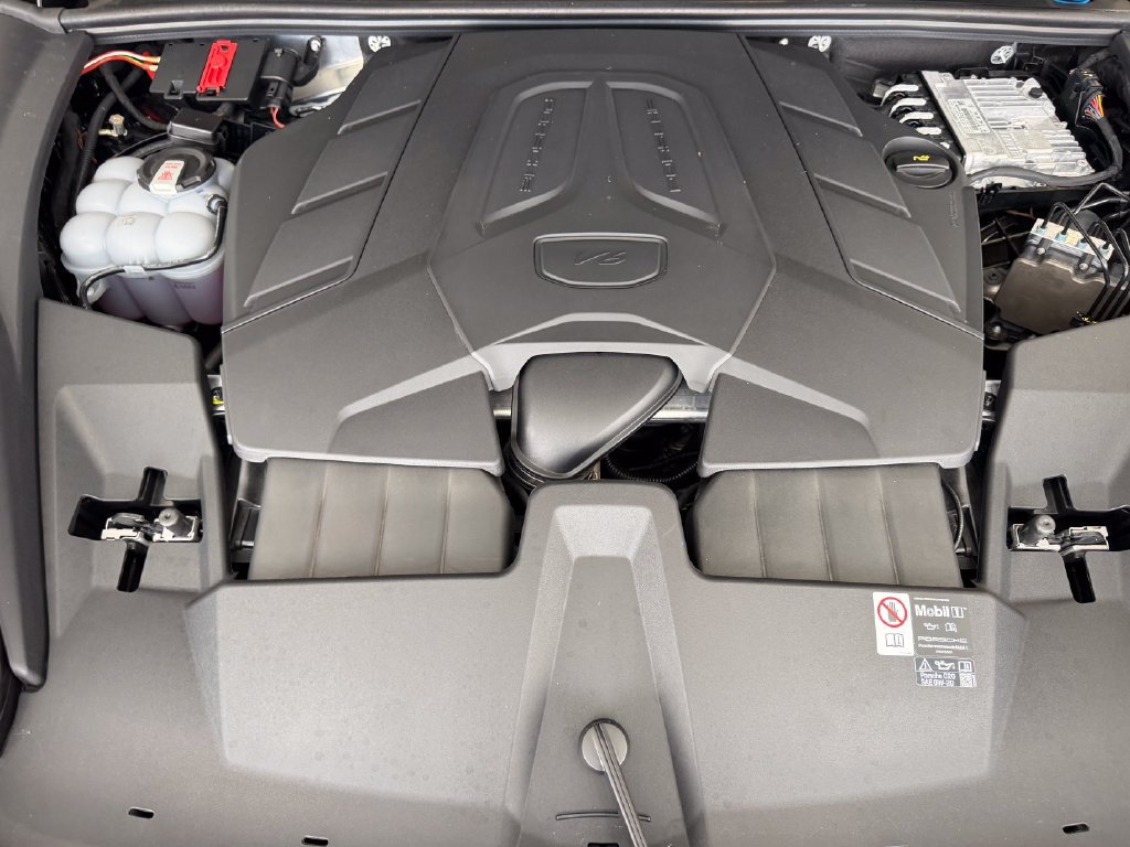 Certified 2026 Porsche Cayenne Coupe AWD/4WD image 28