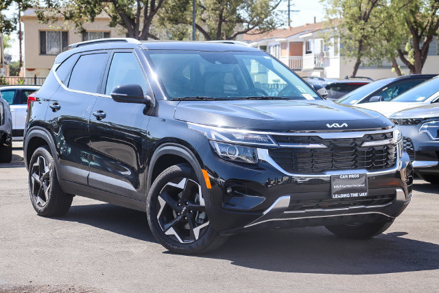 Certified 2025 Kia Seltos EX FWD image 2