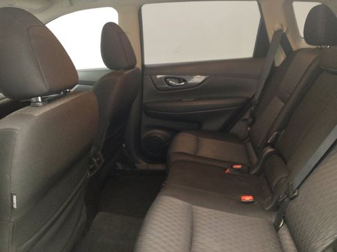 Used 2018 Nissan Rogue S image 18