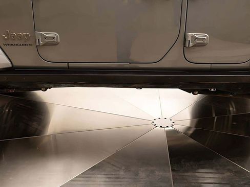 Used 2023 Jeep Wrangler Unlimited Rubicon 392 w/ Xtreme Recon 35" Tire Package image 29