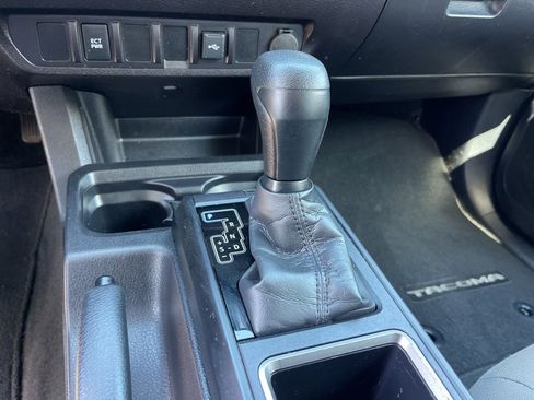 Used 2022 Toyota Tacoma SR image 15