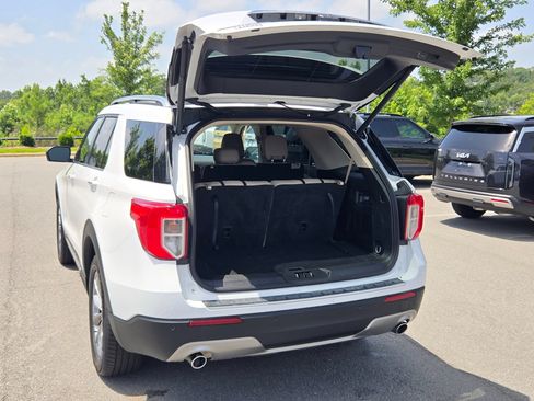 Used 2023 Ford Explorer Limited AWD/4WD image 18