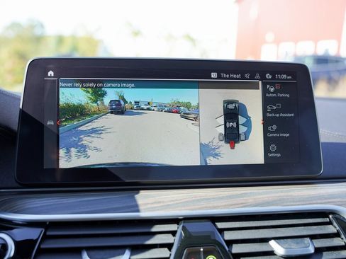 Used 2021 BMW M550i xDrive image 21